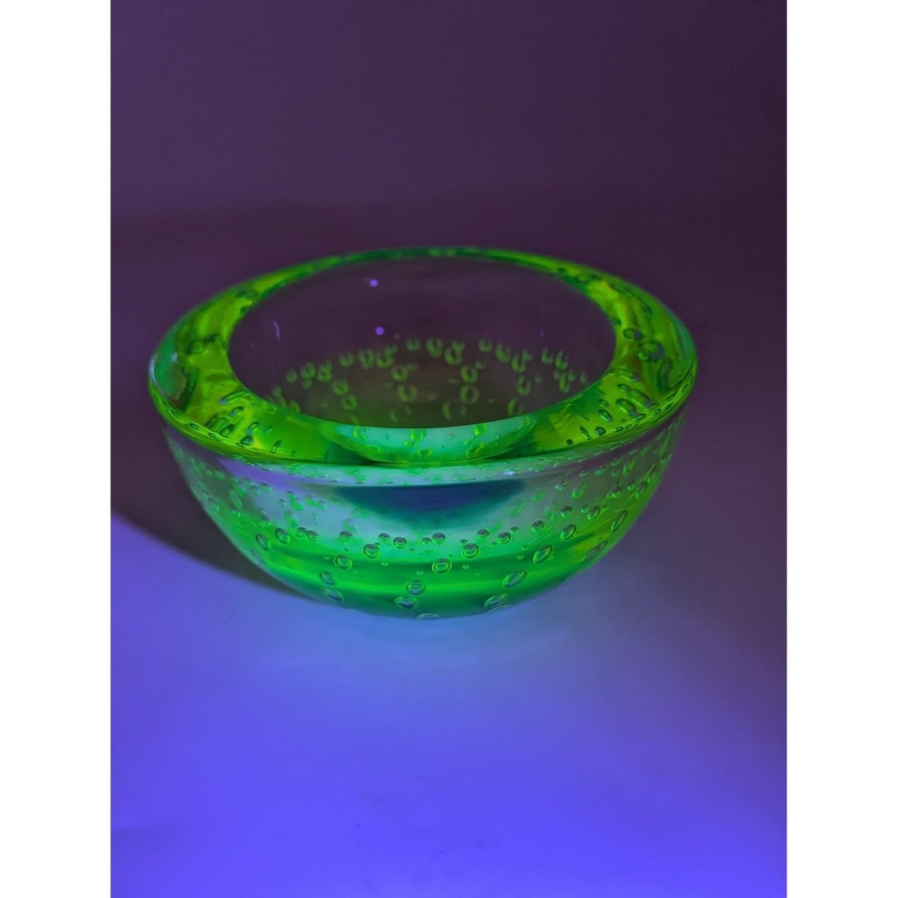 Vintage‎ Uranium Glass Ashtray Bullicante Controlled Bubble Green Glow Dish - Picture 9 of 10